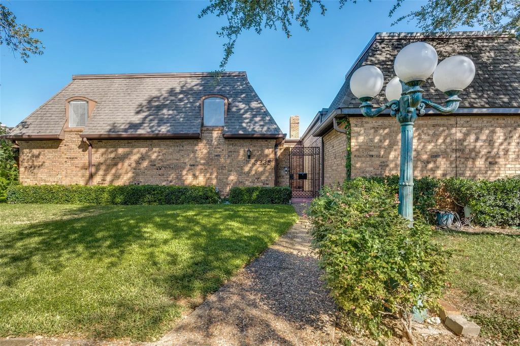 3235 Stonehenge Lane, Carrollton