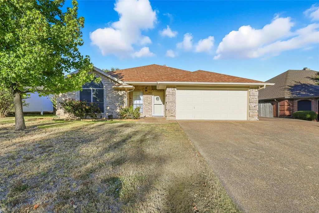 1128 Windy Meadows Drive, Burleson