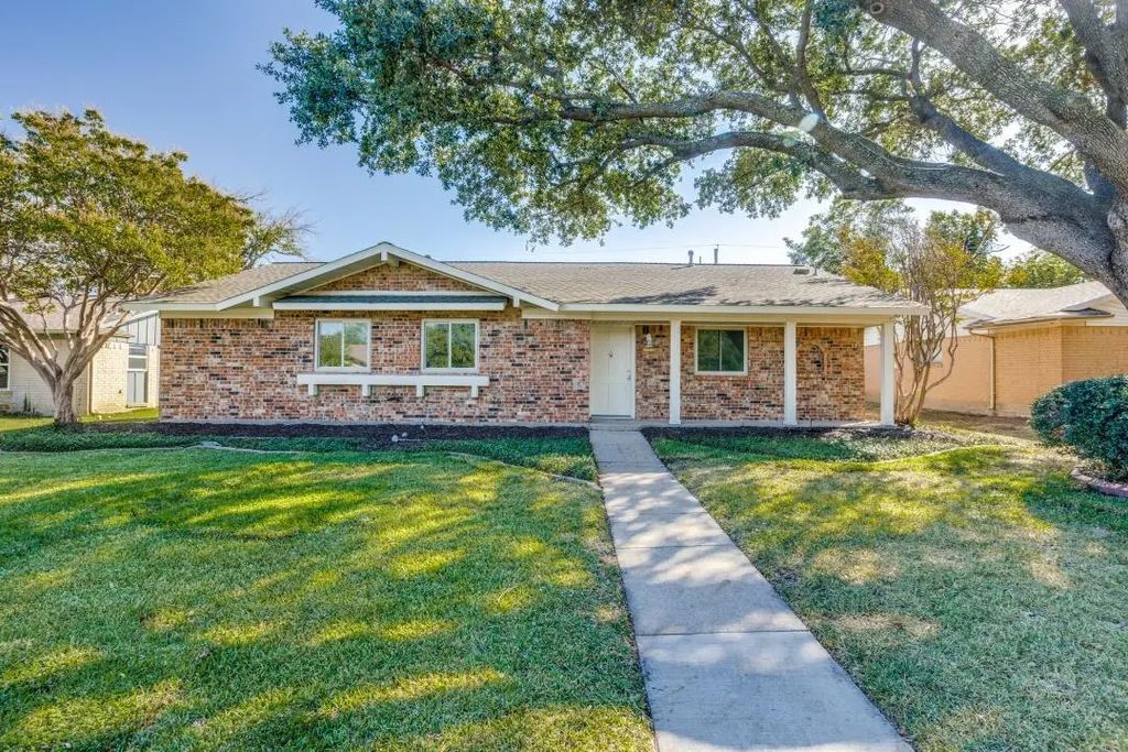 1712 Laurel Lane, Plano