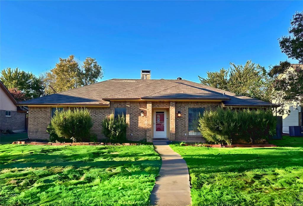 1613 Glencairn Lane, Lewisville