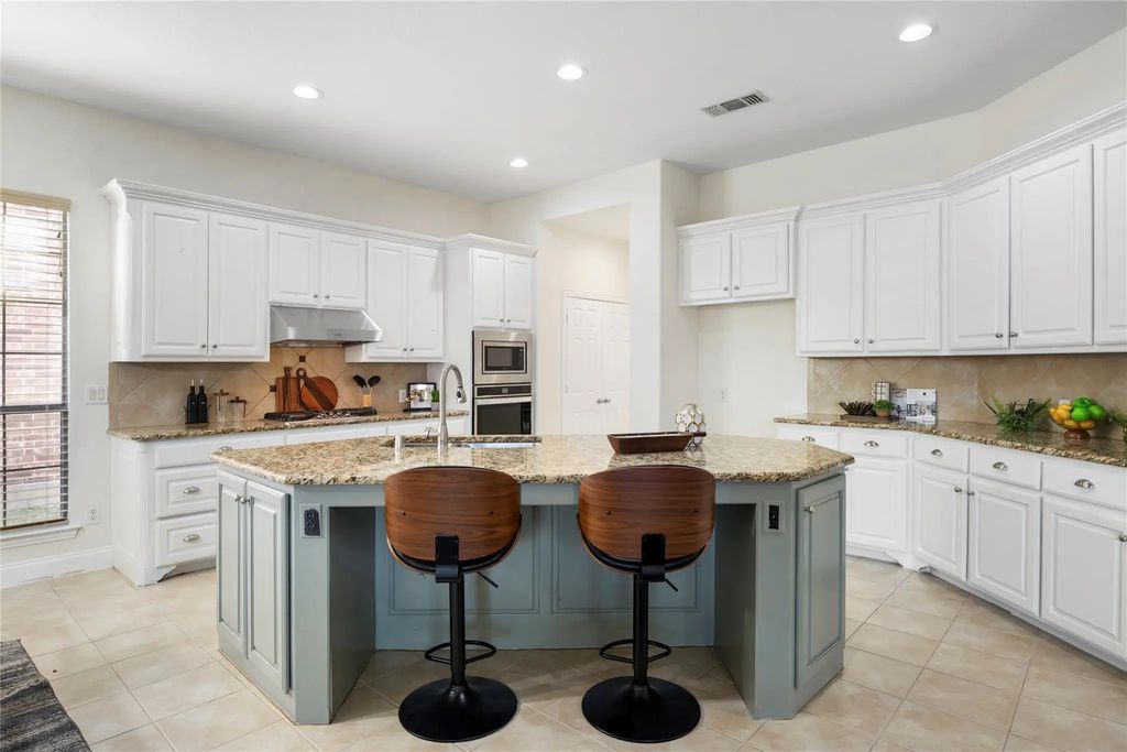 2353 Salisbury Court, Lewisville