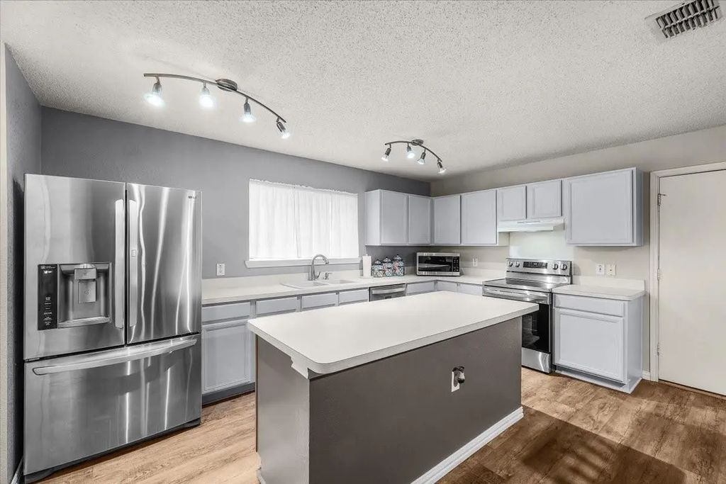 1806 Cedar Ridge Drive, Mesquite