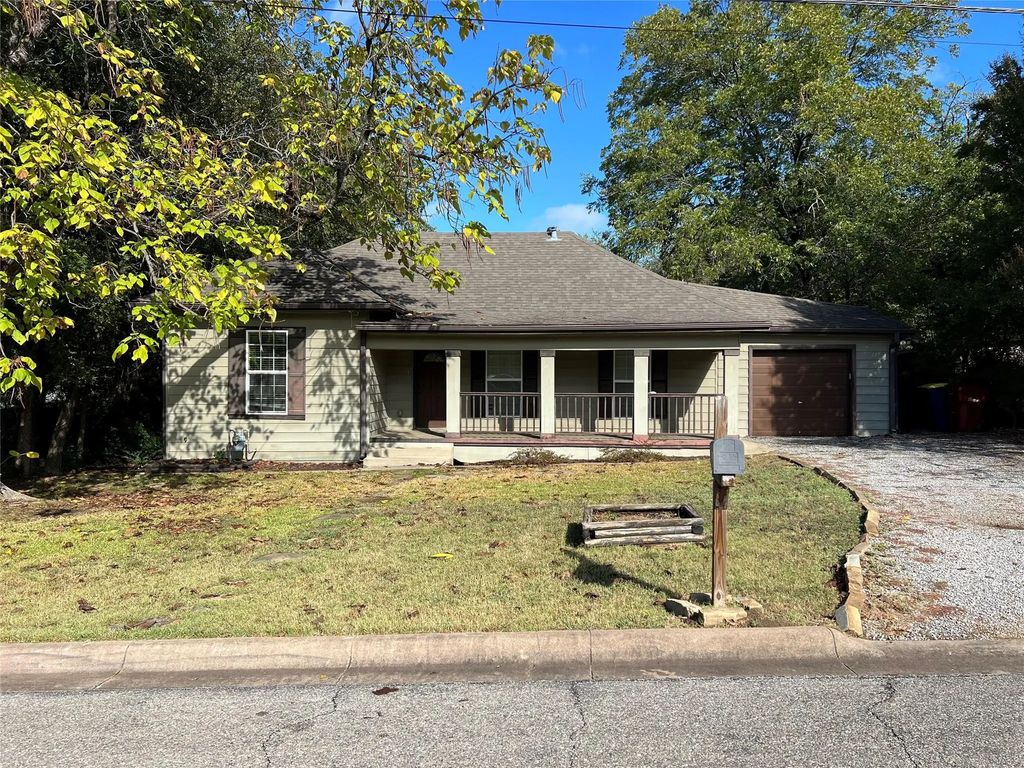 1311 E Odneal Street, Sherman