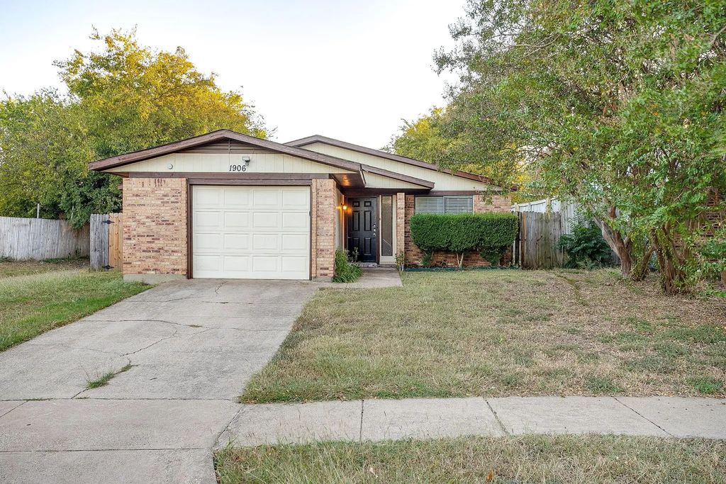 1906 Beacon Way, Fort Worth