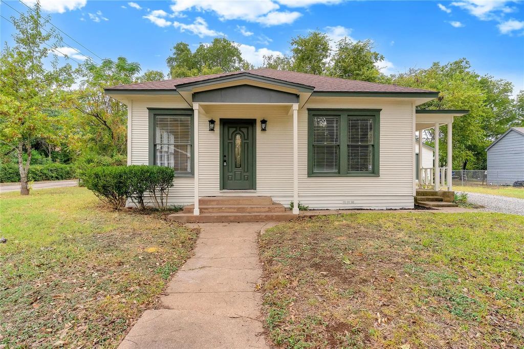 520 Featherston Street, Cleburne