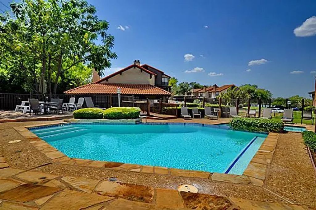 2610 Lakehill Lane 6b, Carrollton