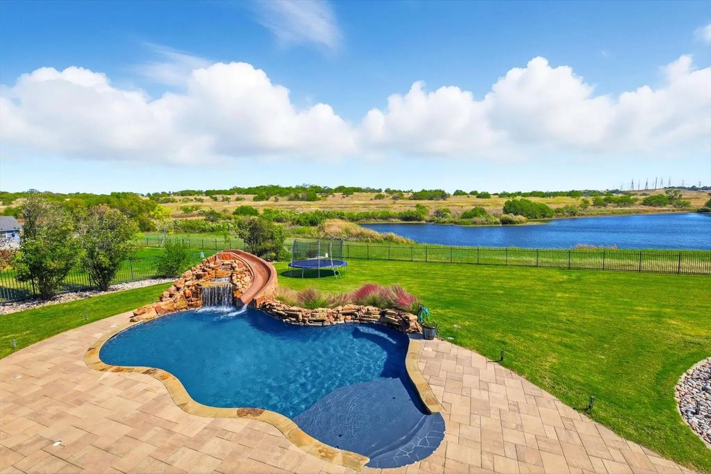 10300 San Simeon Lane, Fort Worth