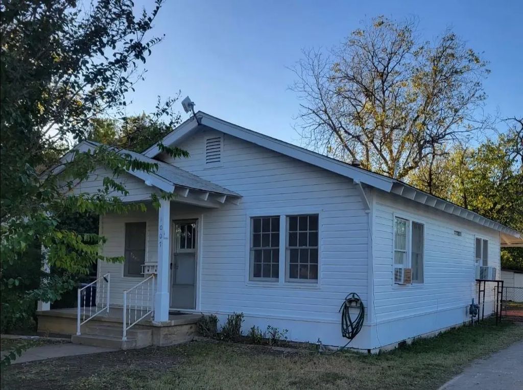 1007 Lackey Street, Brownwood