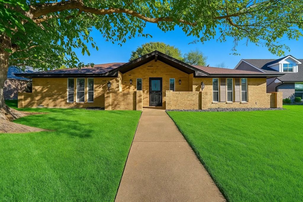 921 Autumn Lake Drive, Allen