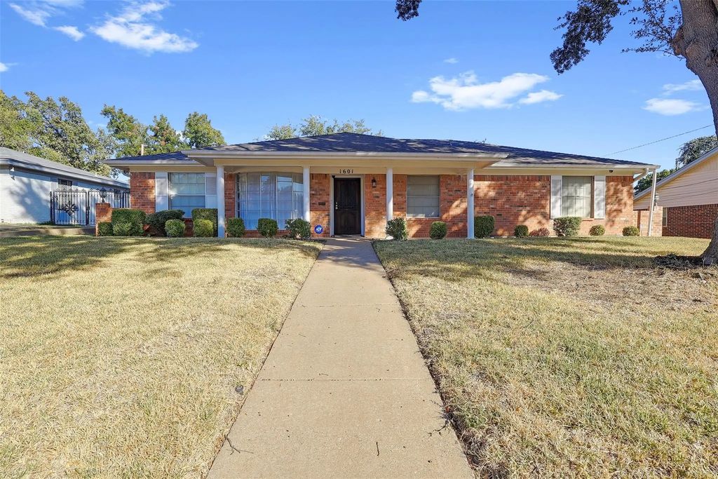 1601 Meadow Lane Terrace, Fort Worth