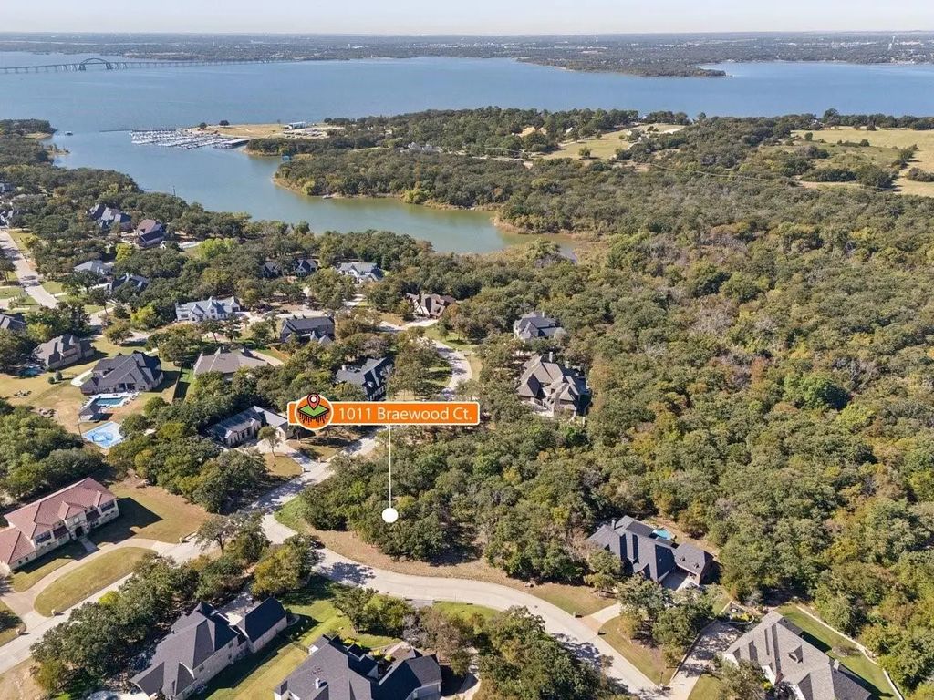 1011 Braewood Court, Oak Point