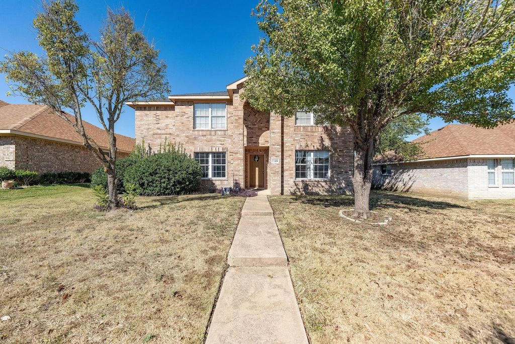 1129 Chestnut Lane, Cedar Hill