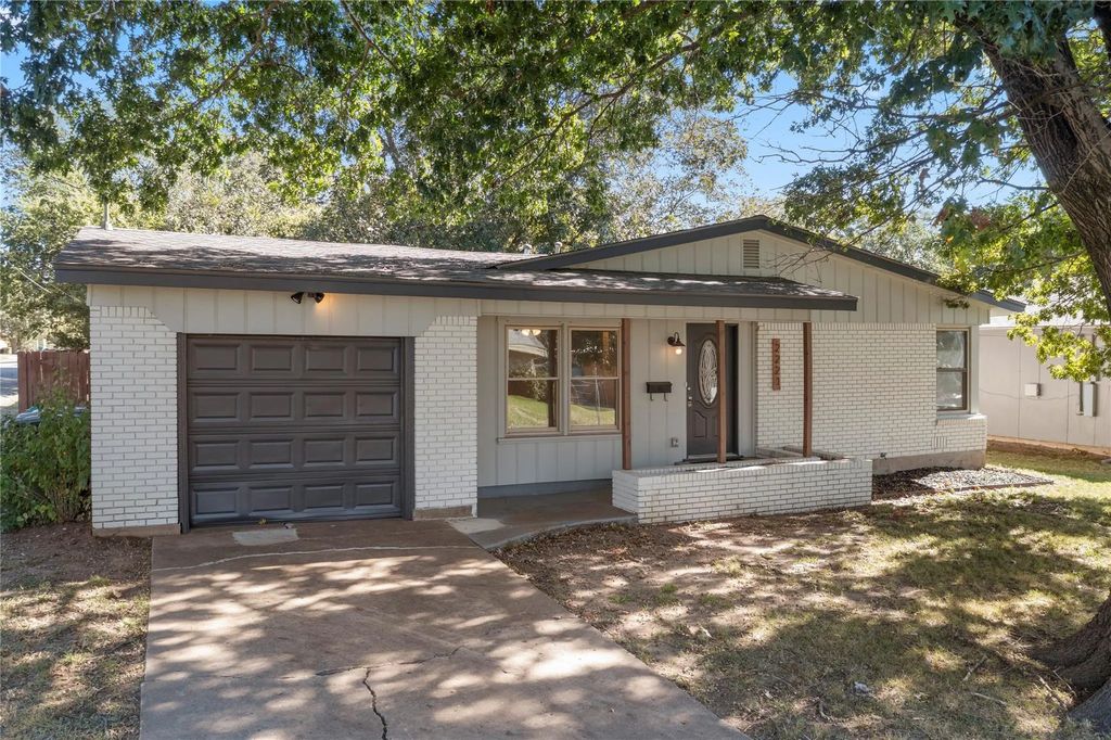 2221 N Alexander Street, Sherman