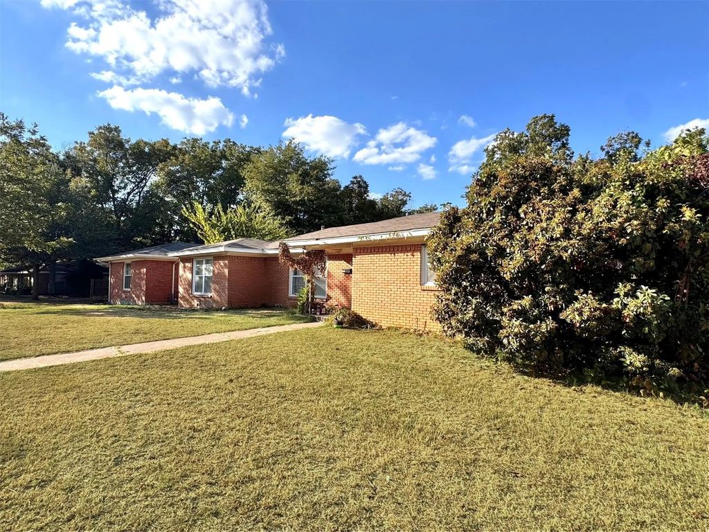 6825 Jewell Avenue, Fort Worth