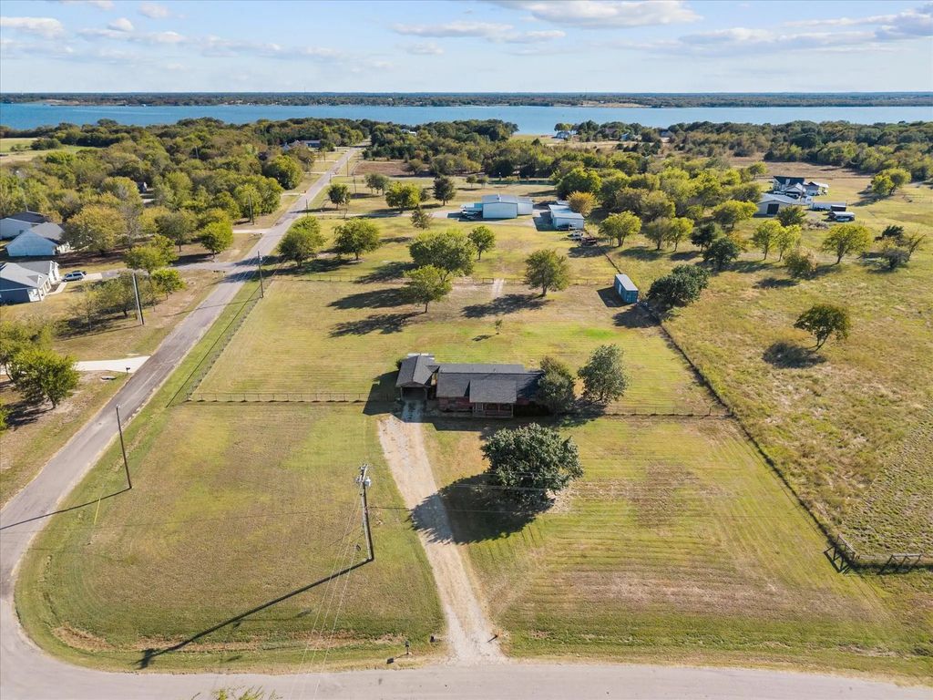 1491 County Road 3523, Quinlan