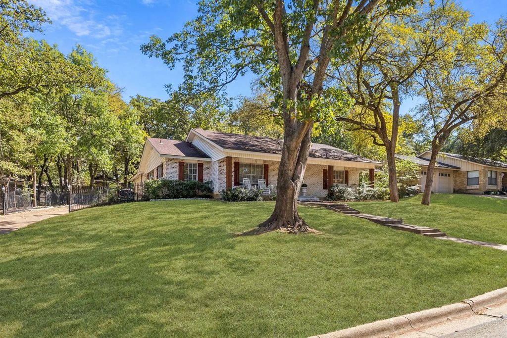 3528 Sheffield Drive, Arlington