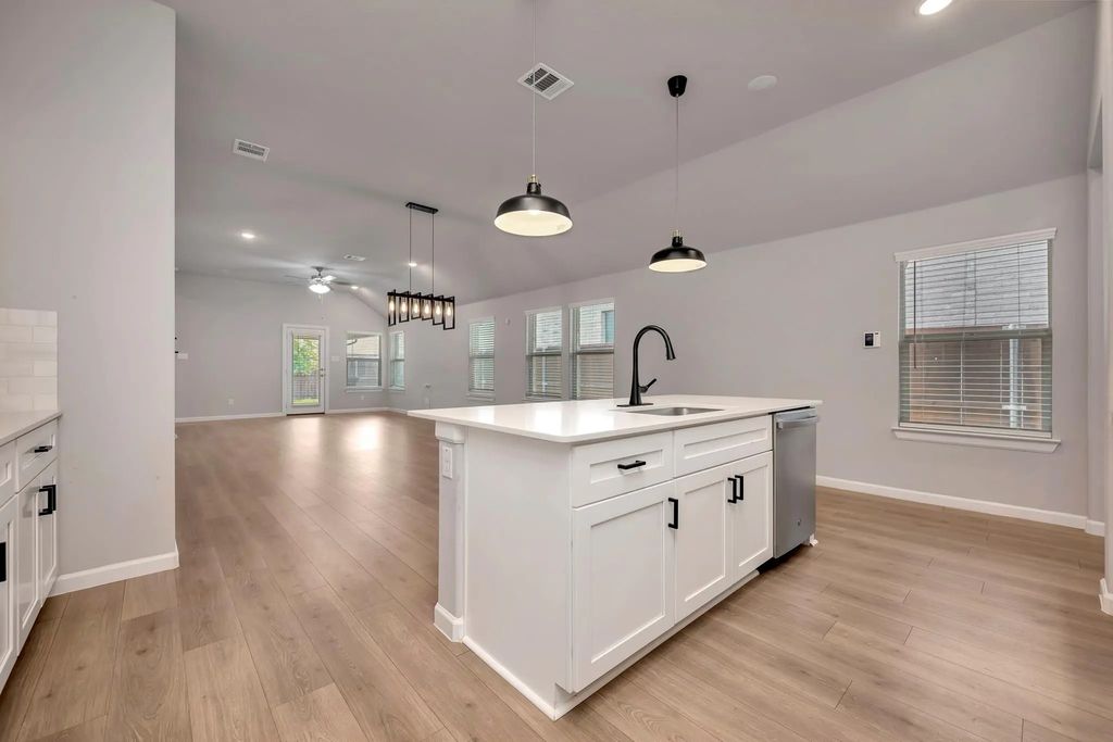 12332 Iveson Drive, Fort Worth