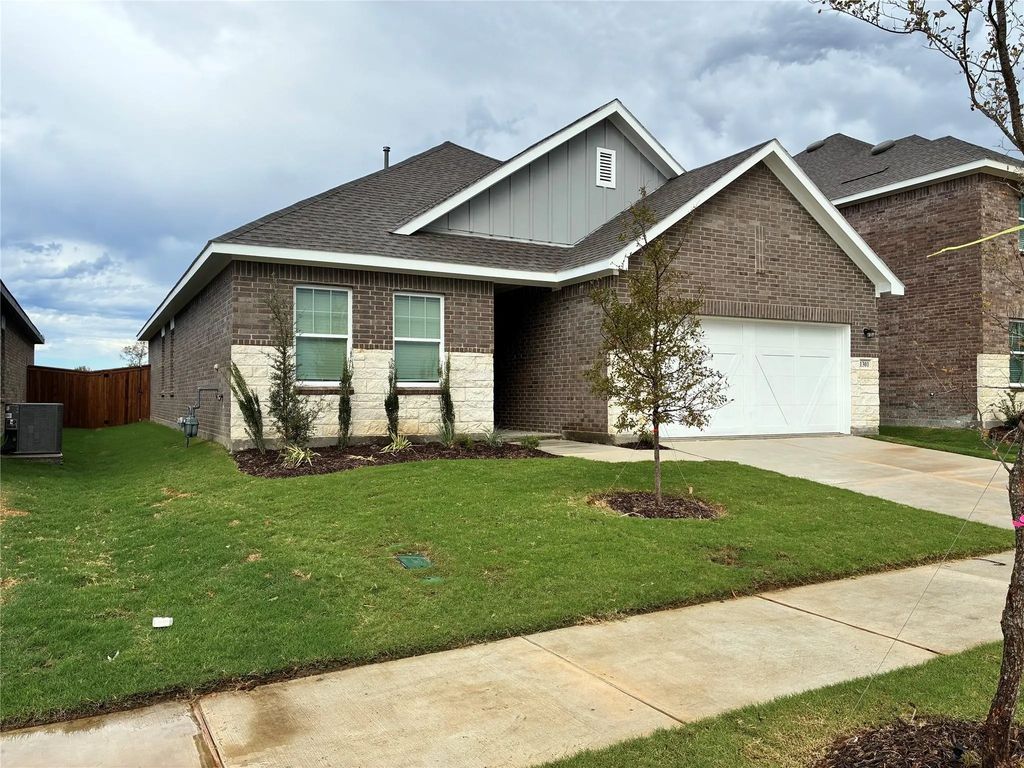 1301 Payrone Road, Celina