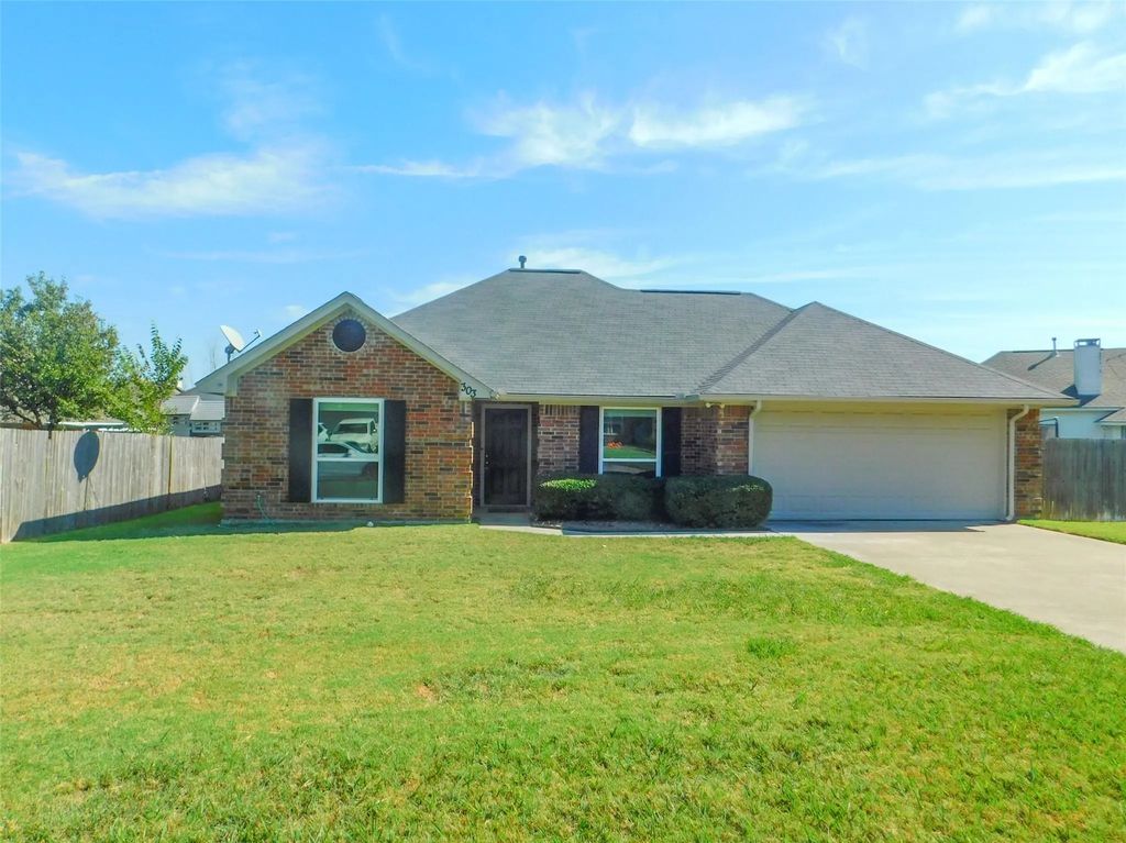 303 Cottonwood Street, Aubrey