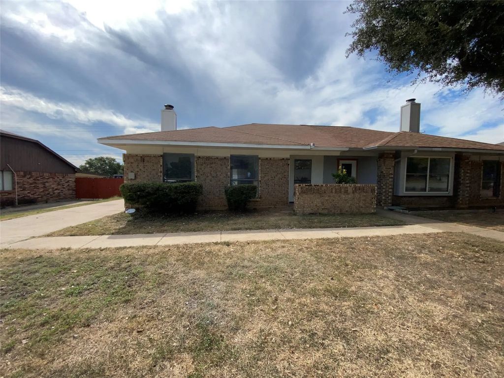209 Hickory Springs Drive, Euless