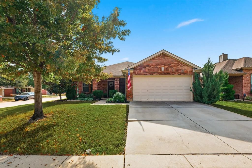 15736 Ringdove Court, Fort Worth
