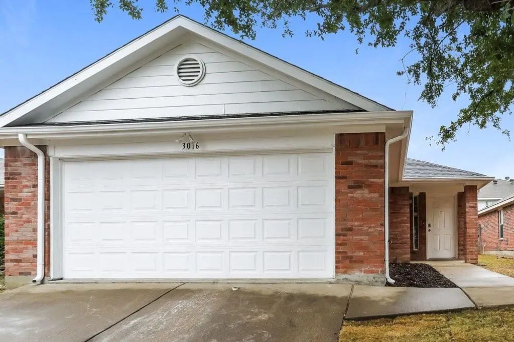 3016 Casa Bella Drive, Arlington