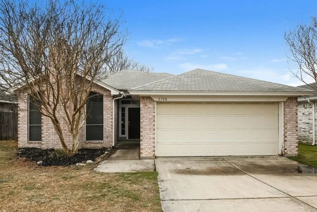 5708 Shady Springs Trail, Fort Worth