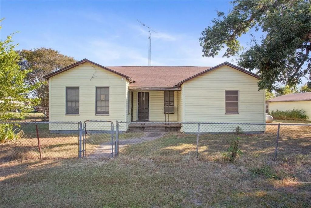 100 County Road 120c, Riesel