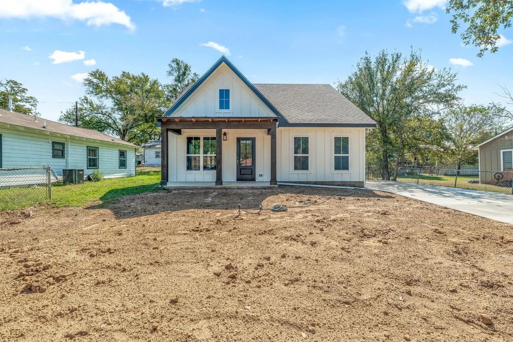 310 E Clifton Street, Stephenville