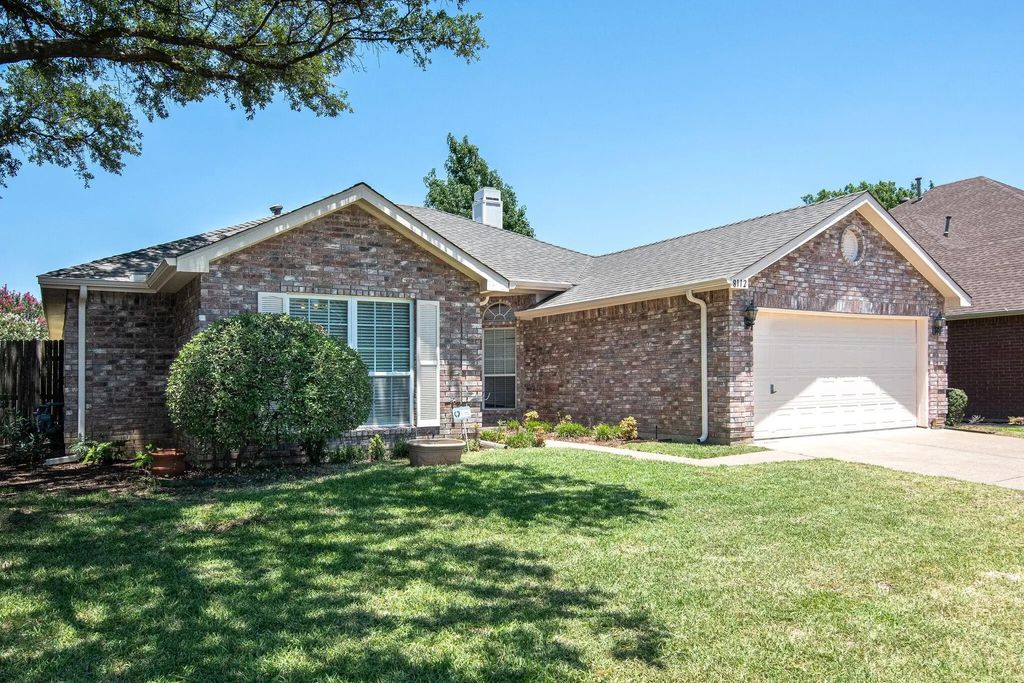 8112 Autumn Run Lane, North Richland Hills