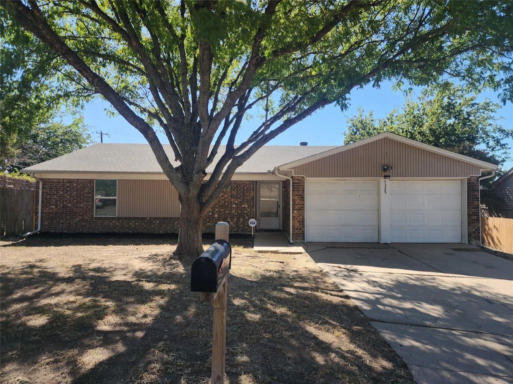 5325 Weddington Court, Fort Worth