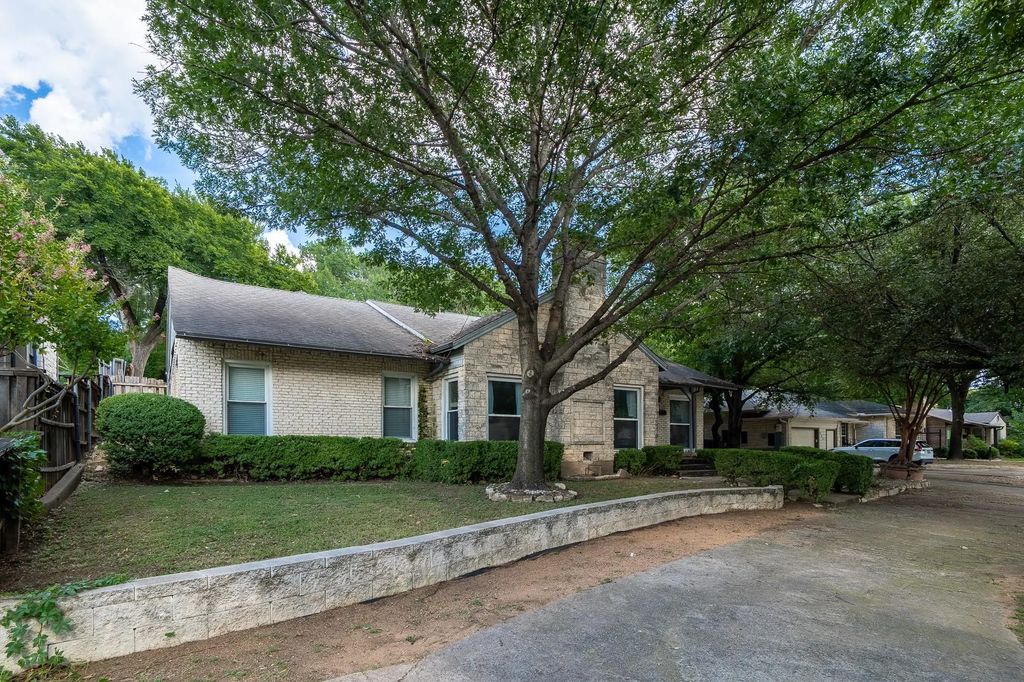 626 N Hampton Road, Dallas