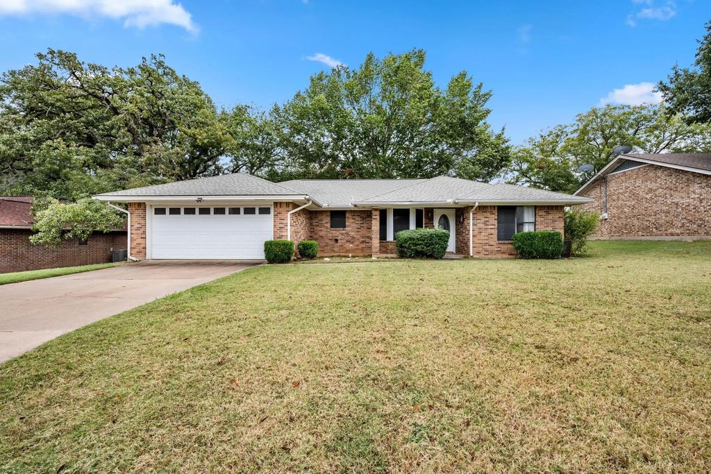 137 Blue Jay Street, Stephenville