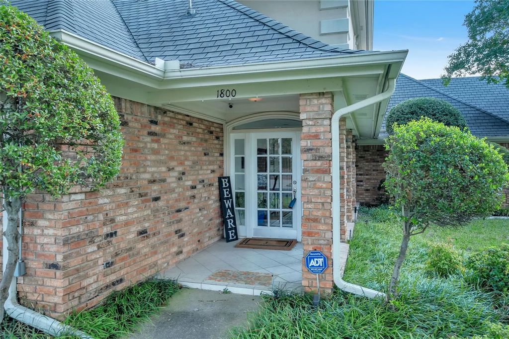1800 Hampton Drive, Bedford