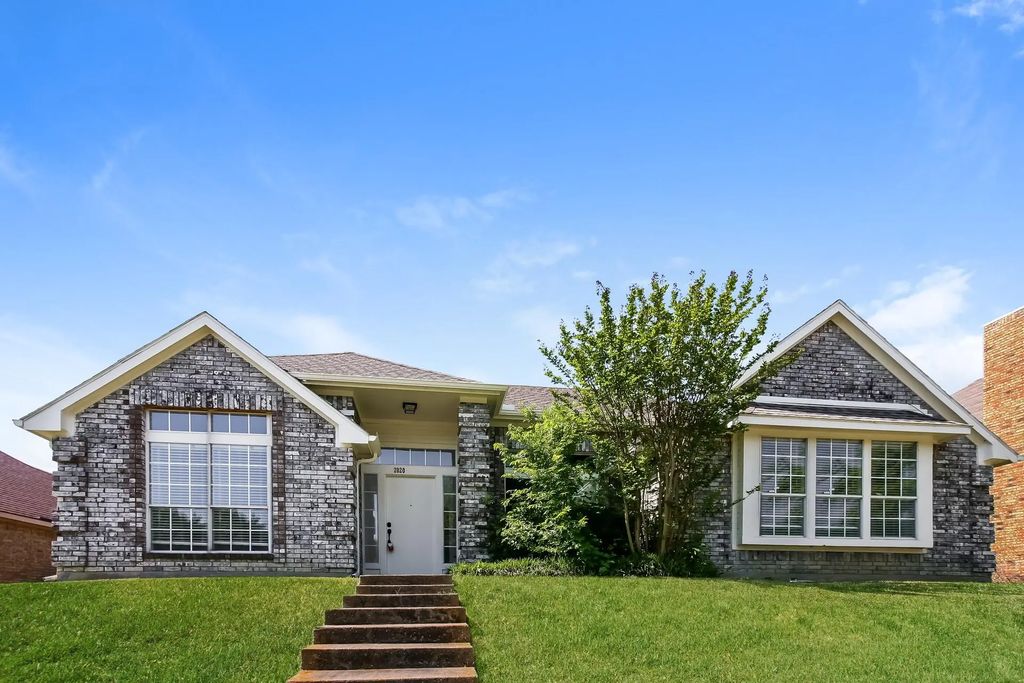 2020 Spring Mills Road, Mesquite