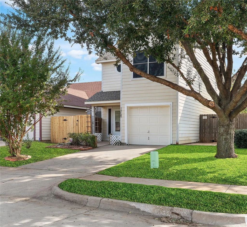 10605 Many Oaks Drive, Fort Worth