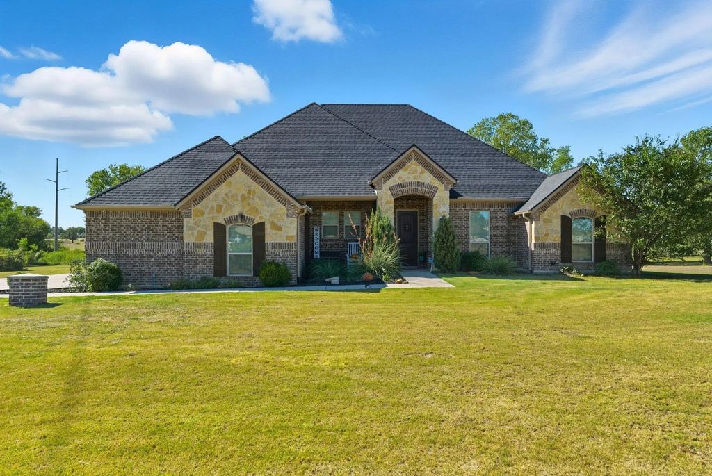 330 Pack Saddle Court, Weatherford