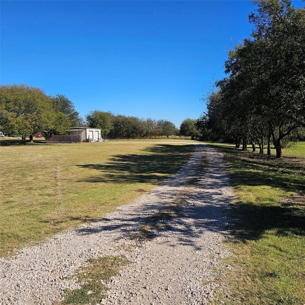 201 S Fm 308, Milford