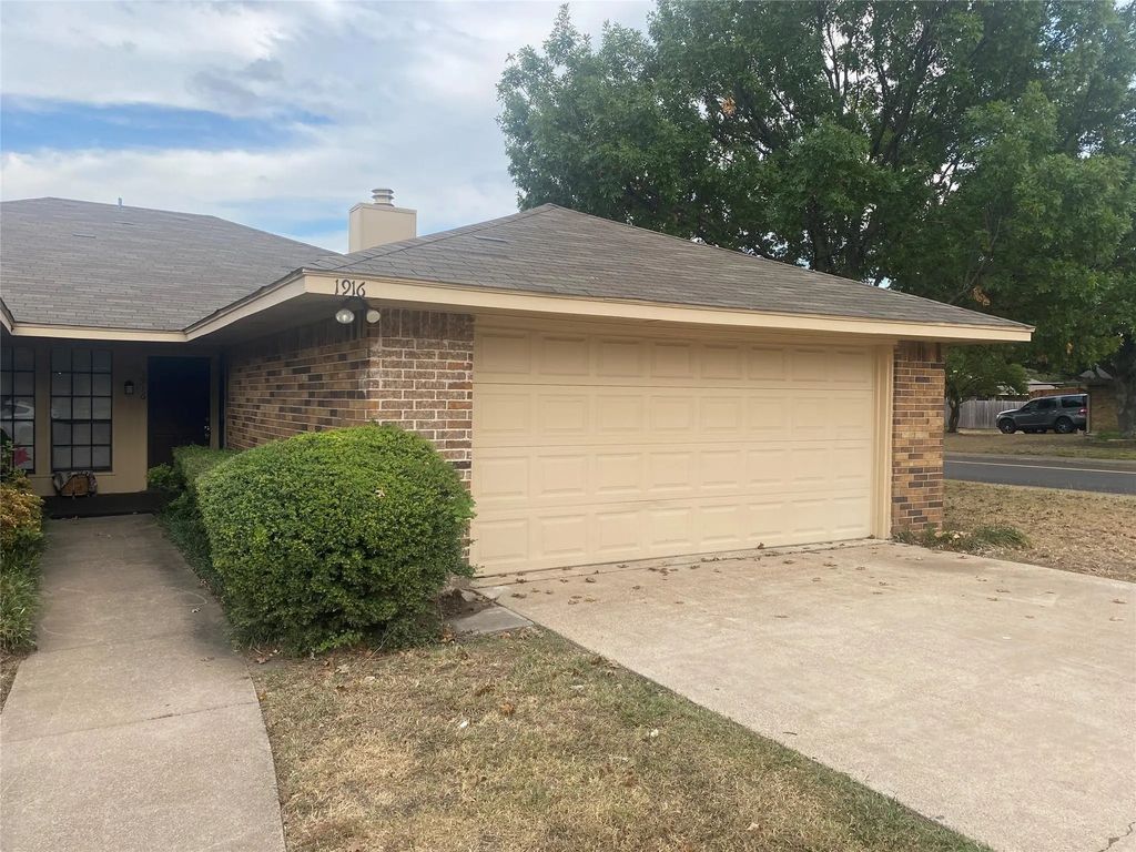 1914 Spindletop Drive 1916, Duncanville