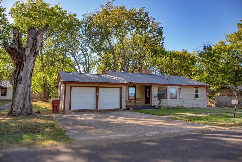 630 Faucett Street, Blossom