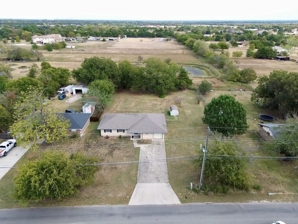 312 Lowrance Road, Red Oak