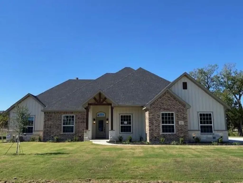 1004 Hennesay Park, Springtown