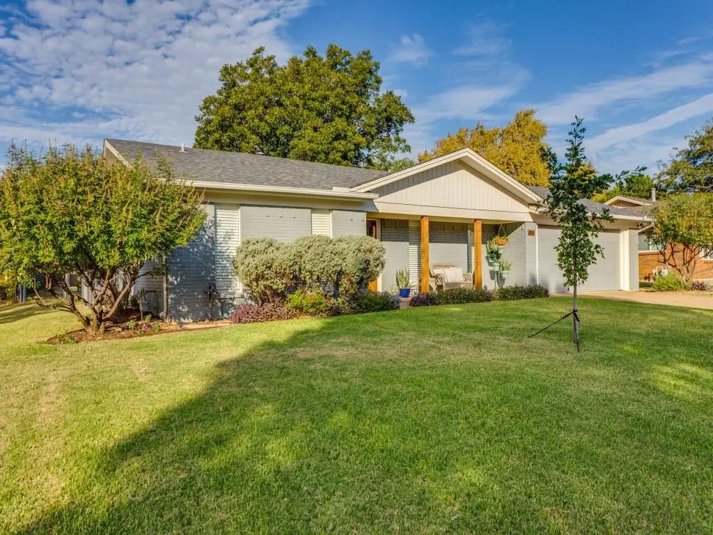 1308 John Reagan Street, Benbrook