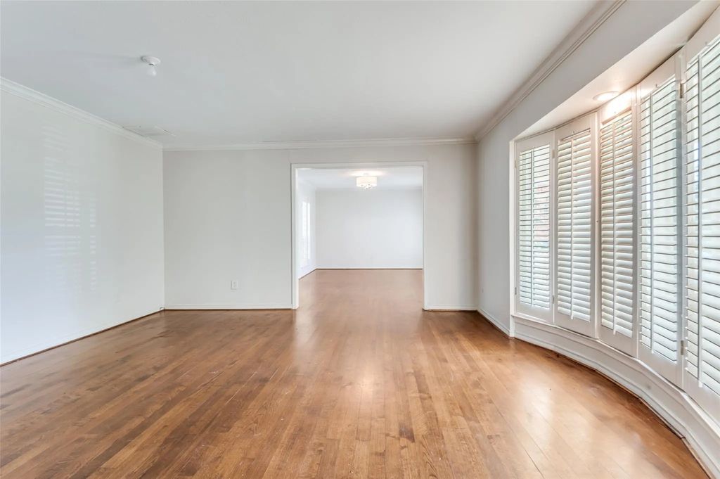 6153 Glennox Lane, Dallas