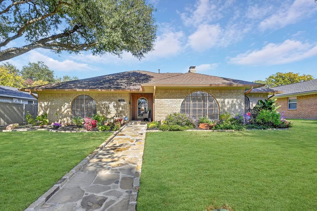 7235 Whispering Pines Drive, Dallas