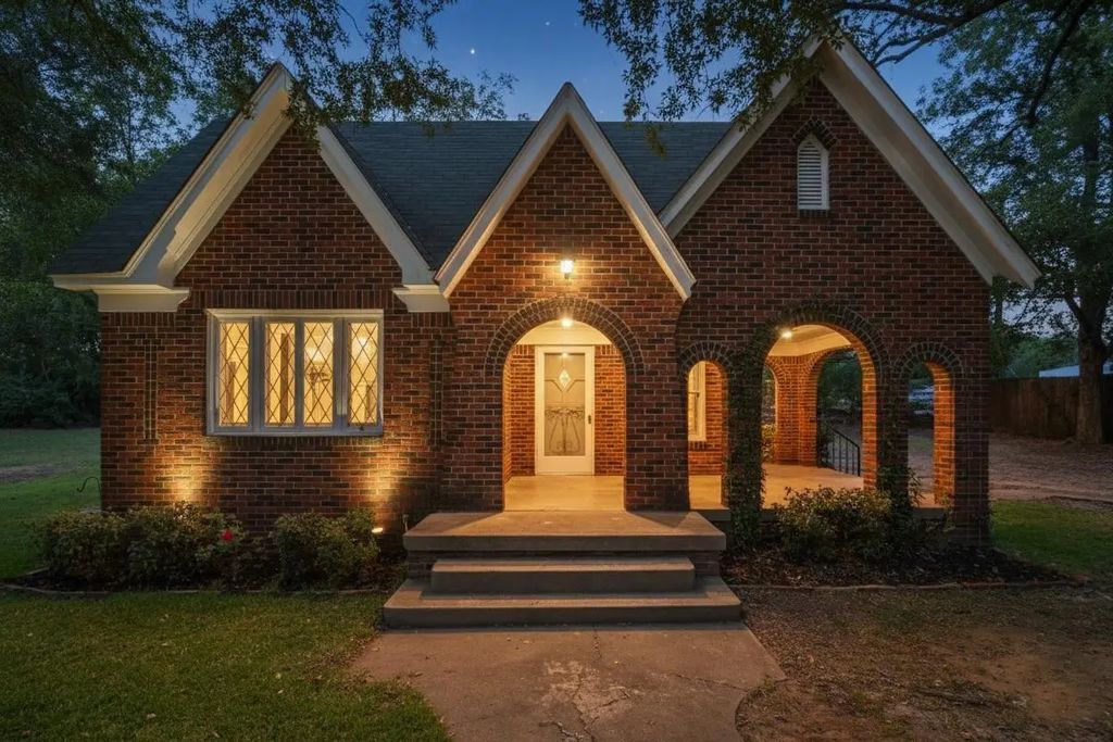 233 E Broadway Avenue, Gladewater