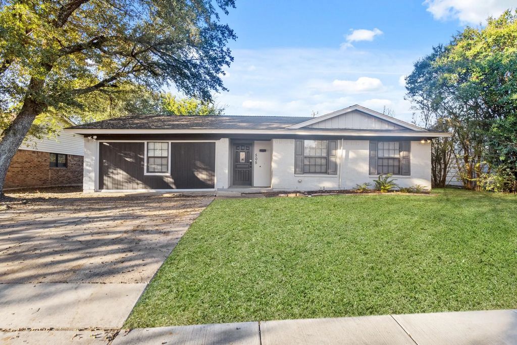 505 Southlake Drive, Forney