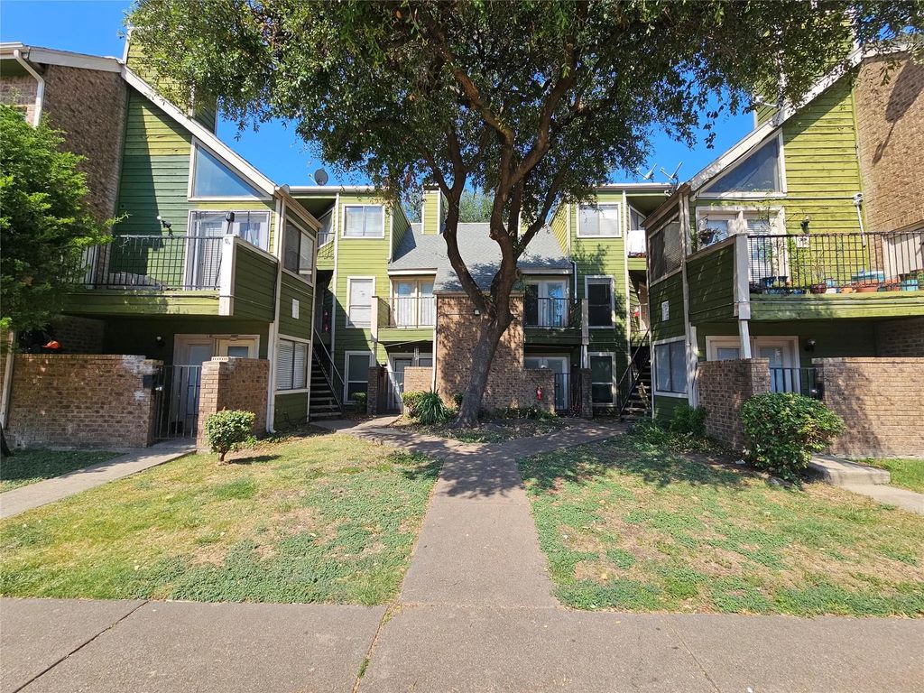9823 Walnut Street 208, Dallas