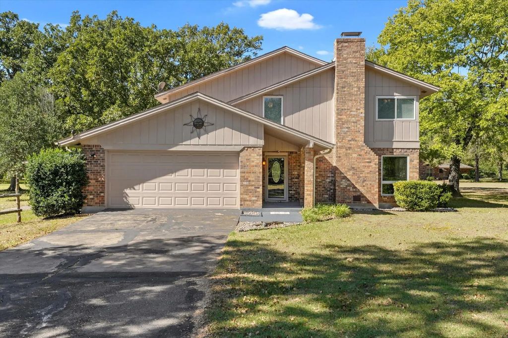 3136 Woodglen Drive, Commerce