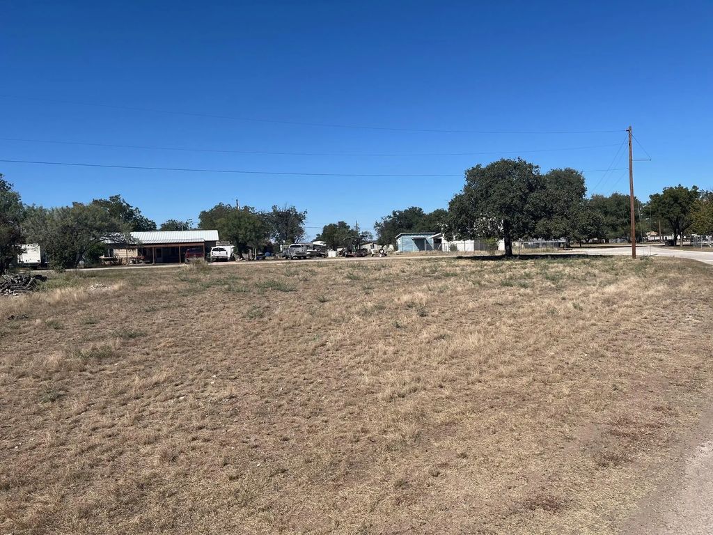 205 S Loop Drive, Brady